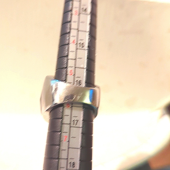 Large Green stone ring - Picture 4 of 4